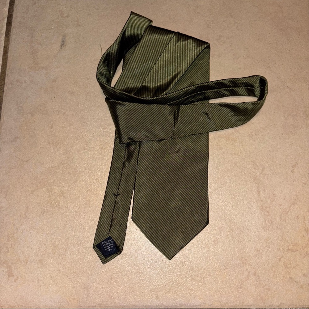 Vintage Brooks Brothers Makers
Olive Green Woven Silk Tie
England Silk